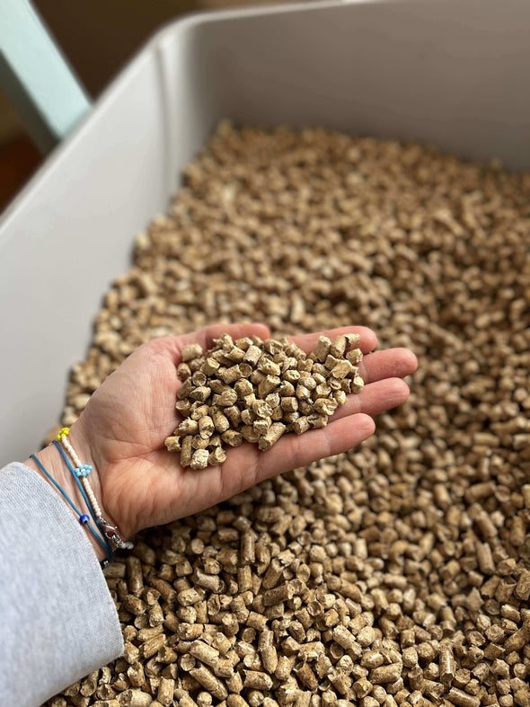 Feline Fresh Scoopable Clumping Pine Litter